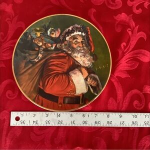 Vintage Avon 1987 Santa Claus Holiday Plate